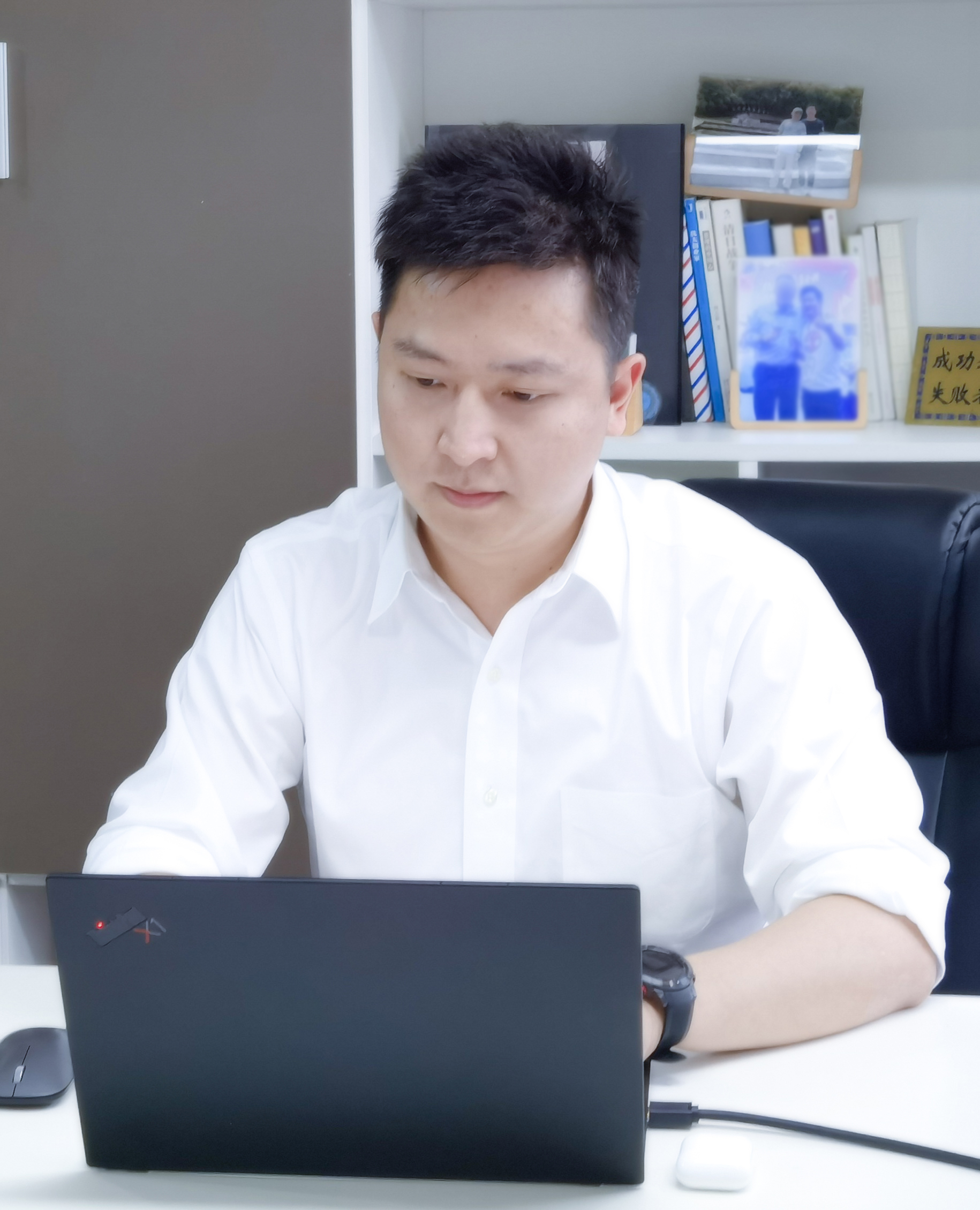 刘总照片 (1 - 1).jpg